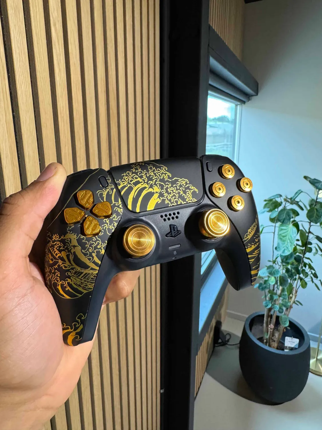 Clever Gaming Golden Kanagawa Wave PS5 controller goud