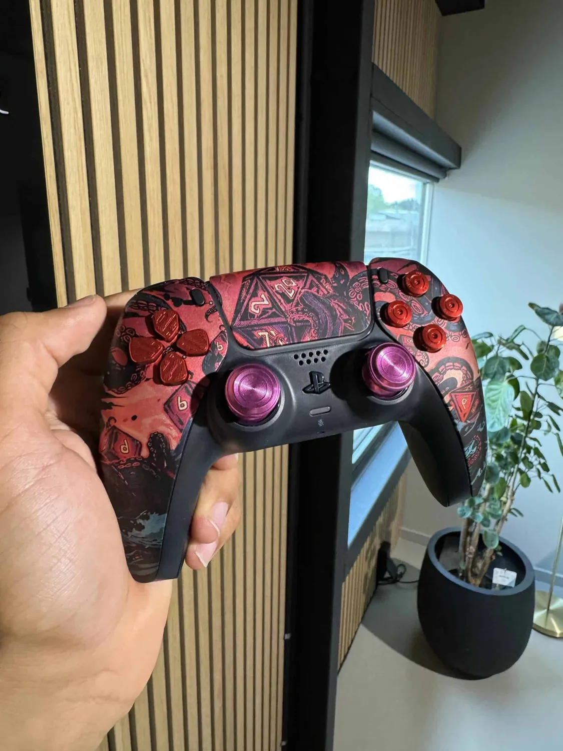 Clever Gaming Custom Kraken Dice PS5 controller rood roze