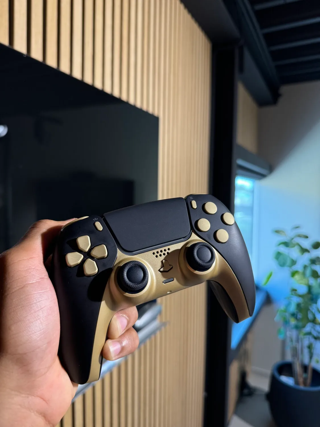 Clever Gaming Dark Champagne PS5 controller custom luxe