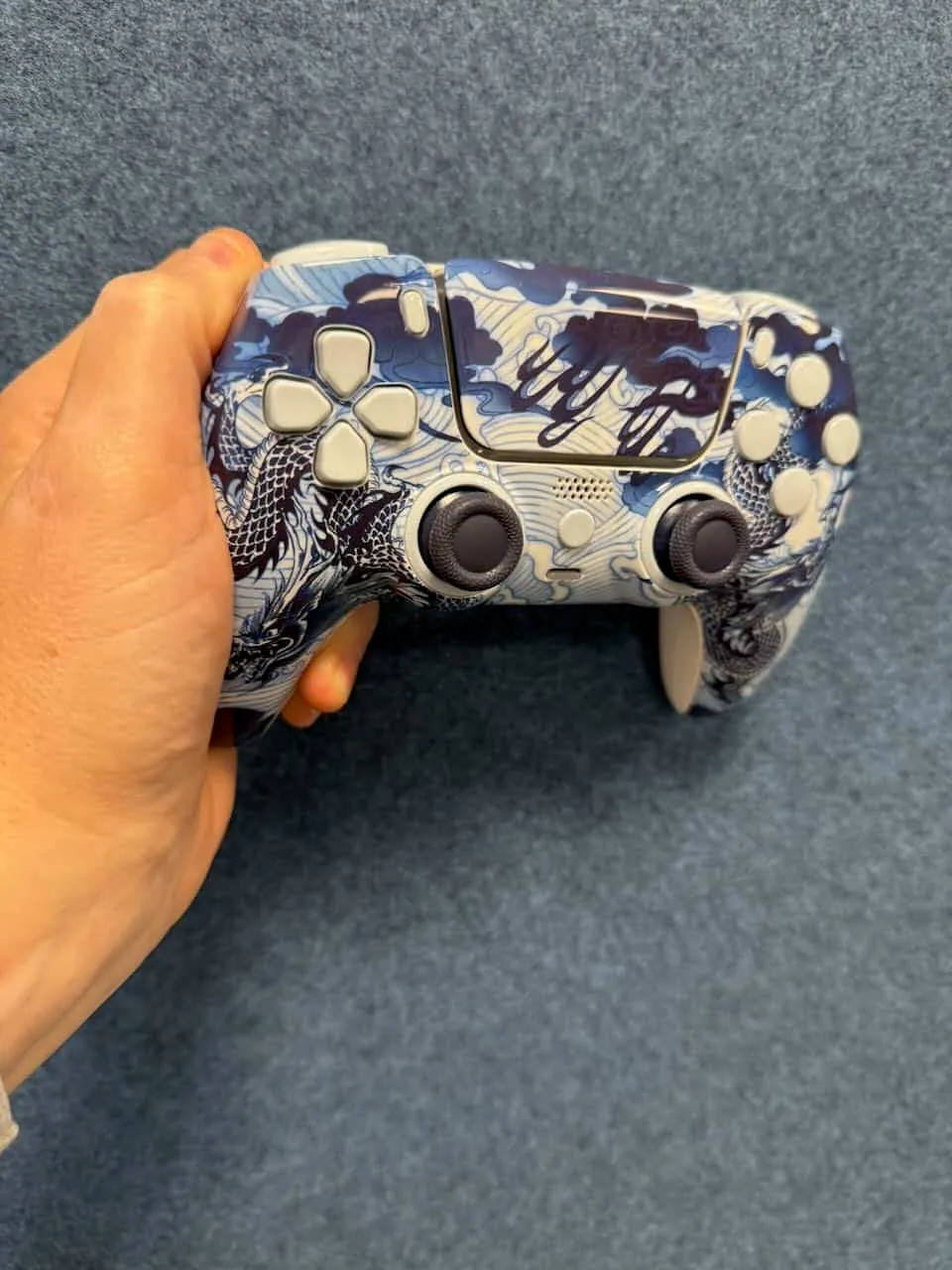 Clever Gaming Porcelain Dragon PS5 controller DualSense